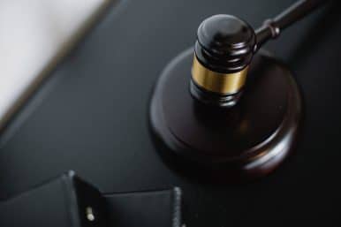 Prescripción de los delitos - delitos que no prescriben scaled e1617627598752